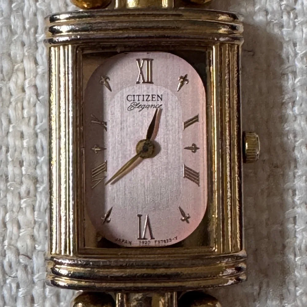 Vintage Pink and Gold Citizen Elegance Watch‎